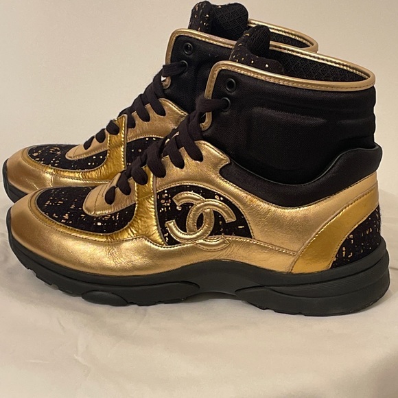 Chanel Gold 2019 Interlocking CC Logo - Picture 3 of 6